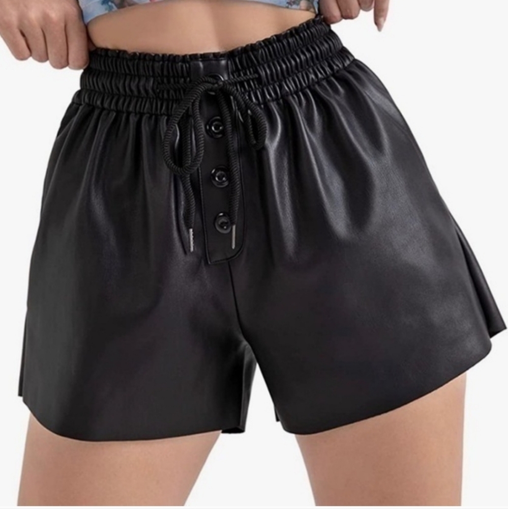 Women's Leather Shorts - Black - Tagoo - Size M